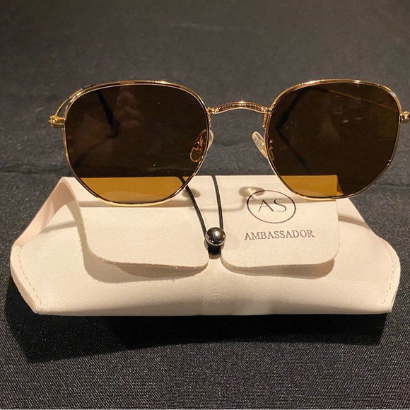 ambassador Accessories - NWOT Gold Frame Sunglasses